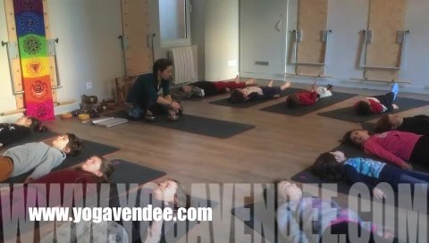 Regarder Cours et ateliers Yoga Enfant à la Roche sur Yon.